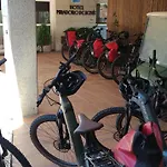 Parking Miradoiro De Belvis Отель Сантьяго-де-Компостела