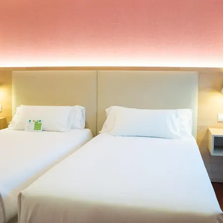 Parking Miradoiro De Belvis ホテル サンティアゴ・デ・コンポステーラ