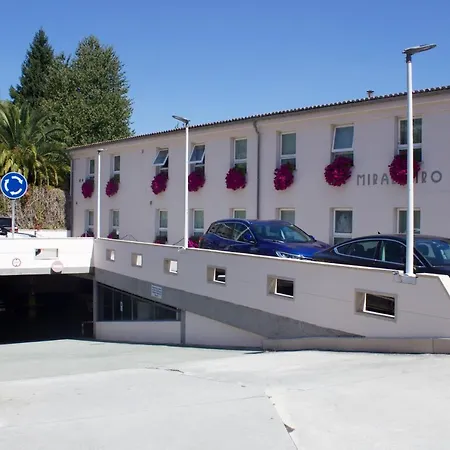 Parking Miradoiro De Belvis 2* サンティアゴ・デ・コンポステーラ
