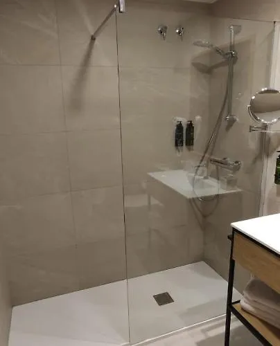 Parking Miradoiro De Belvis 2* サンティアゴ・デ・コンポステーラ