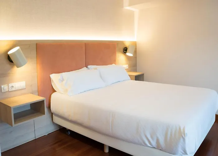 Parking Miradoiro De Belvis 2* サンティアゴ・デ・コンポステーラ