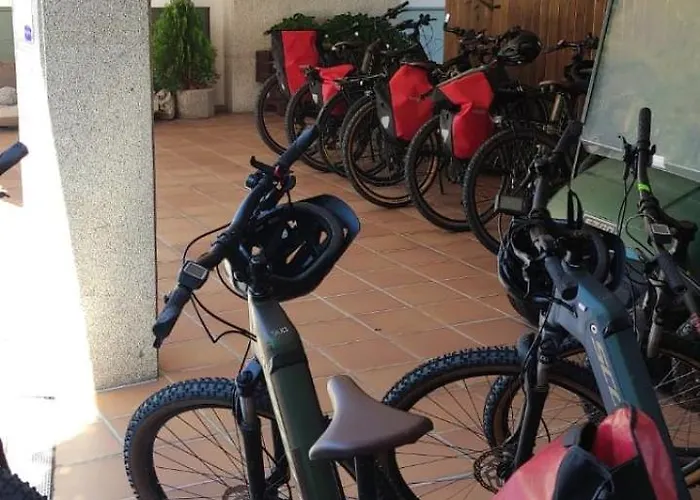 Parking Miradoiro De Belvis ホテル サンティアゴ・デ・コンポステーラ