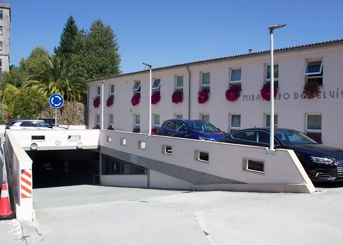 Parking Miradoiro De Belvis 2* サンティアゴ・デ・コンポステーラ